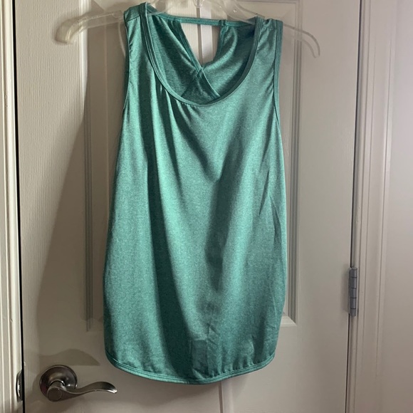 Green Athletic/Athleisure Top - Picture 3 of 5